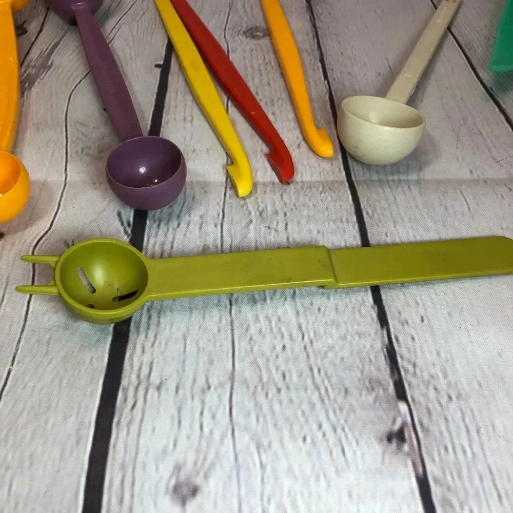 Vintage Tupperware bundle- various gadgets